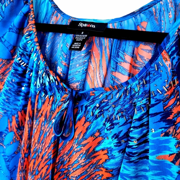 NEW! Bright Flowy Blouse - Picture 4 of 8